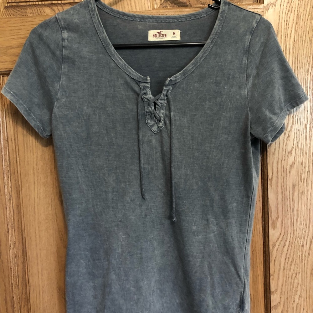 Hollister crop tee